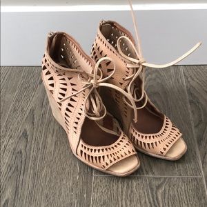 ⭐️Jeffrey Campbell cutout wedge🌟